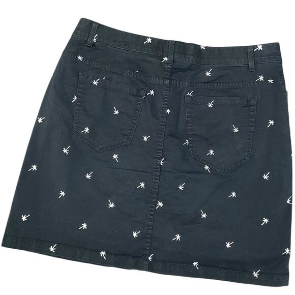Croft & Barrow Women’s Black Palm Trees Embroidered Skort Size 10 - Picture 2 of 5